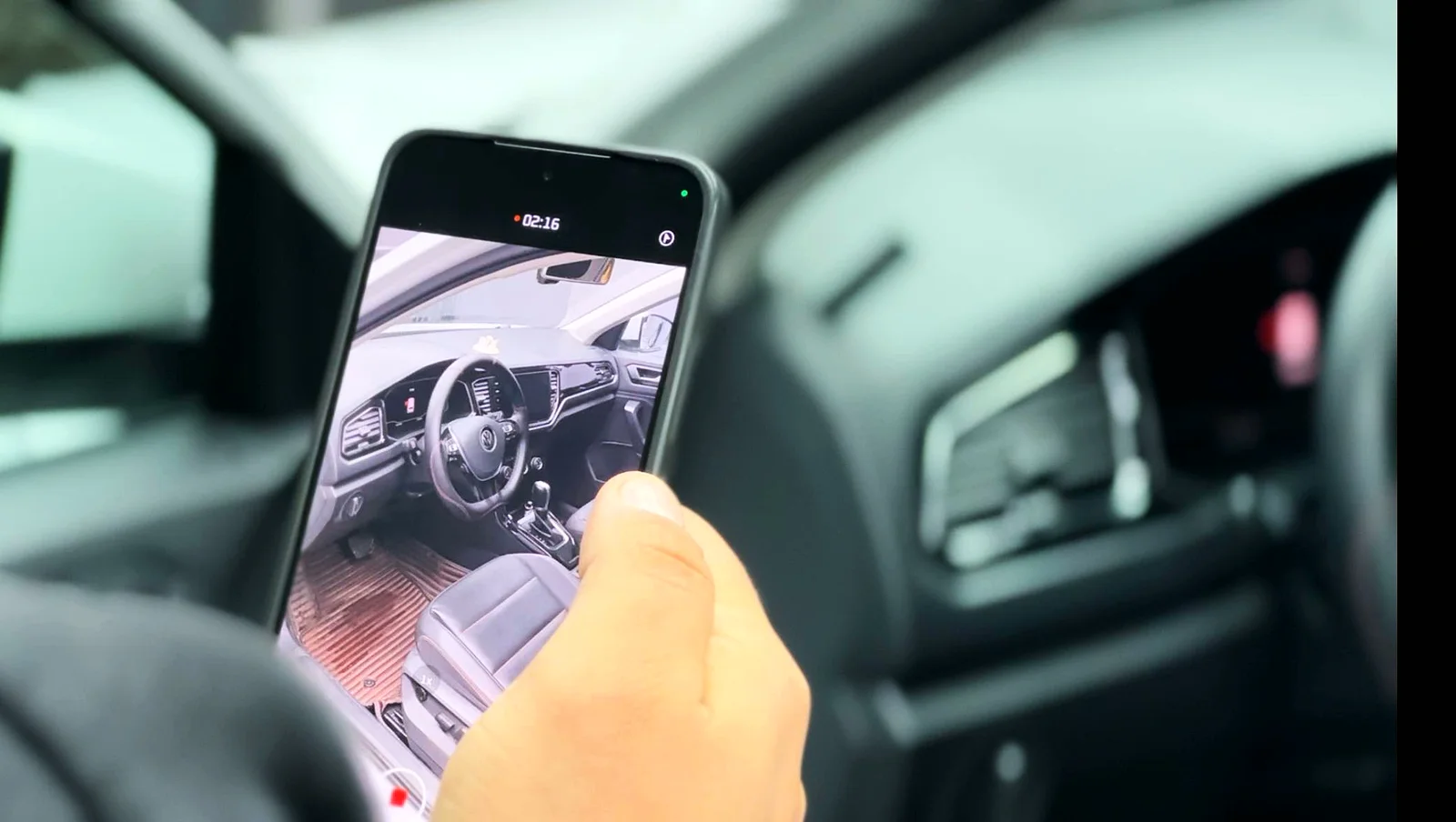 Видеопроверка автомобиля перед выкупом — инженер Dolgov Auto снимает осмотр